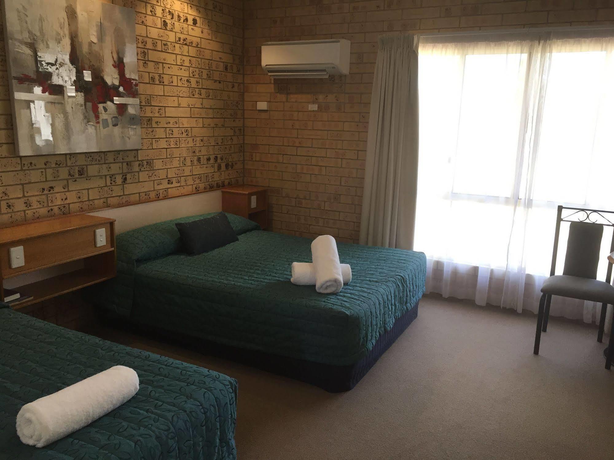 Mulga Country Motor Inn Charleville Exteriör bild