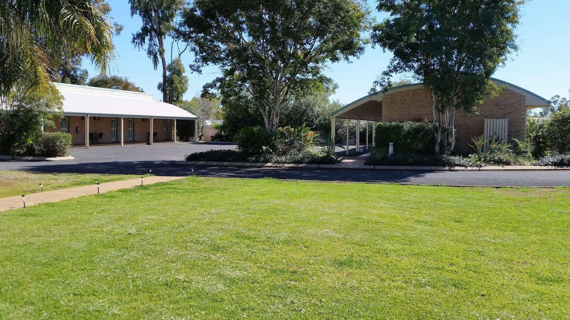 Mulga Country Motor Inn Charleville Exteriör bild